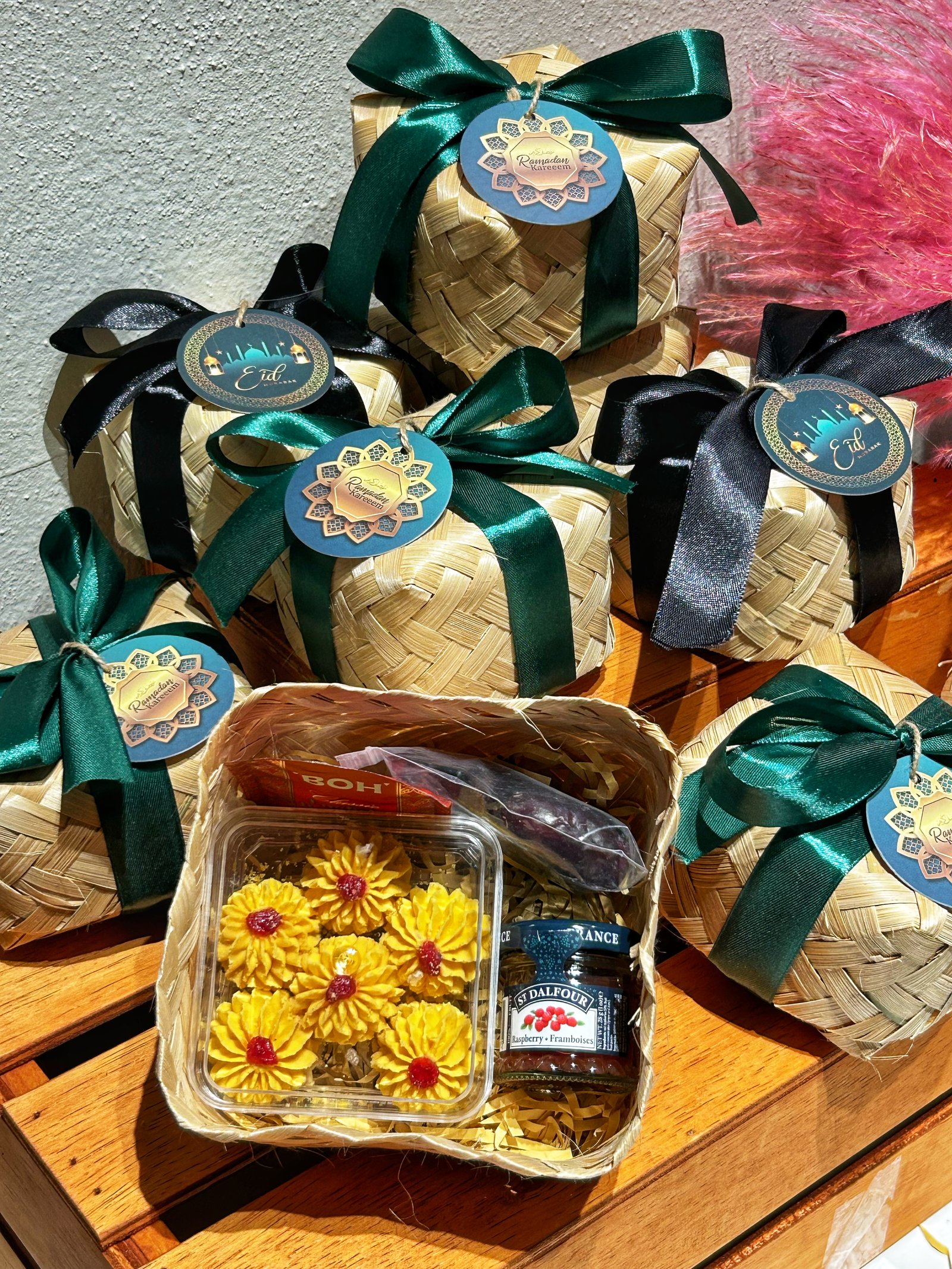 Camellia Raya Gift Set